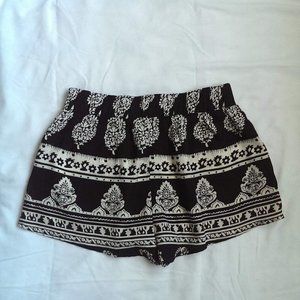Mine Black and white chiffon short